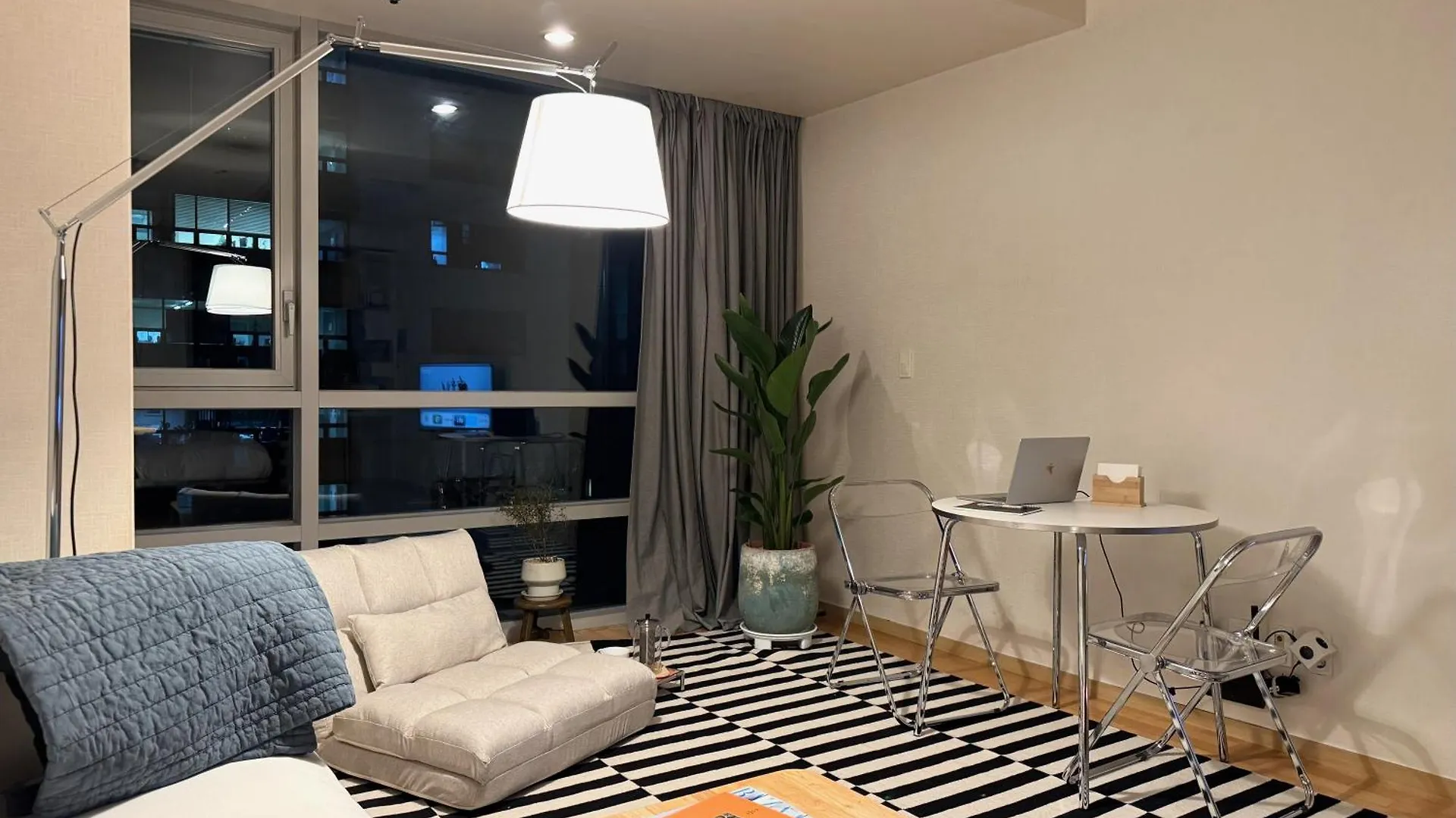 Gangnam Highrise Apartment 3 Min To Gangnam Station Seoul 0*,